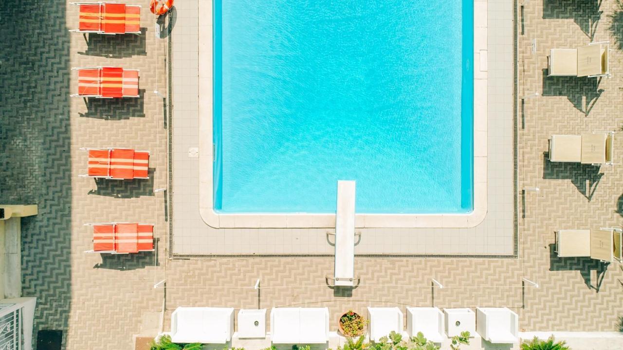Hotel Beverly Римини Экстерьер фото
