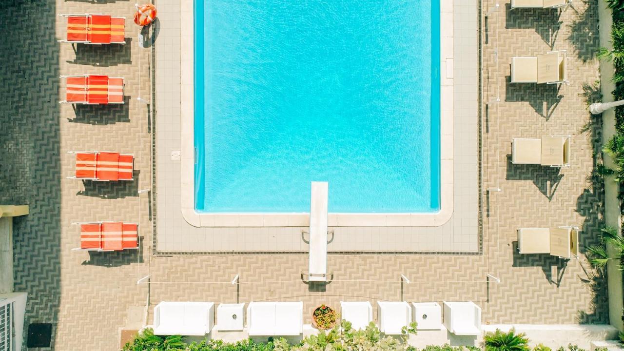 Hotel Beverly Римини Экстерьер фото