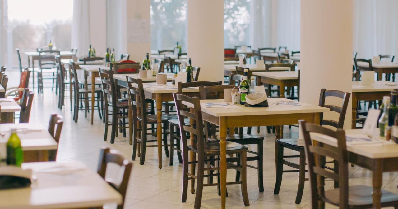 Hotel Beverly Римини Экстерьер фото