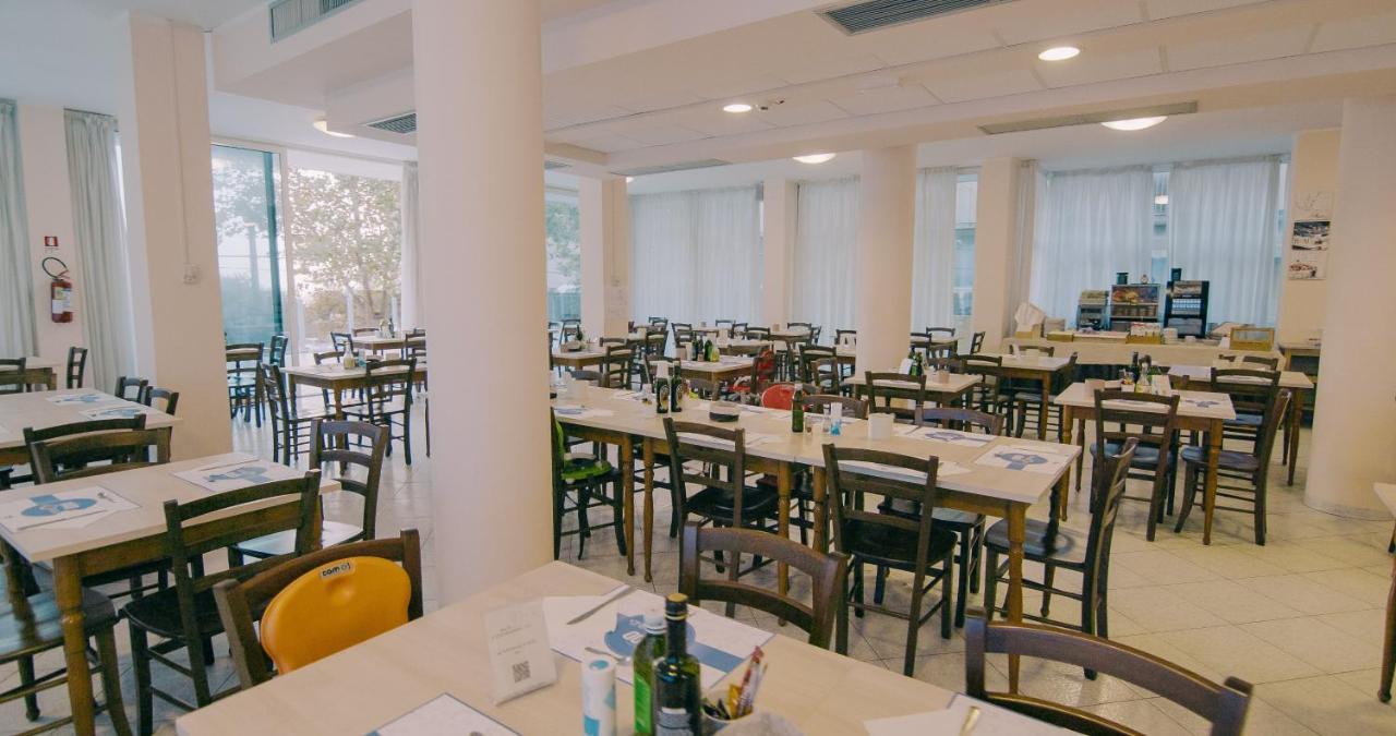 Hotel Beverly Римини Экстерьер фото