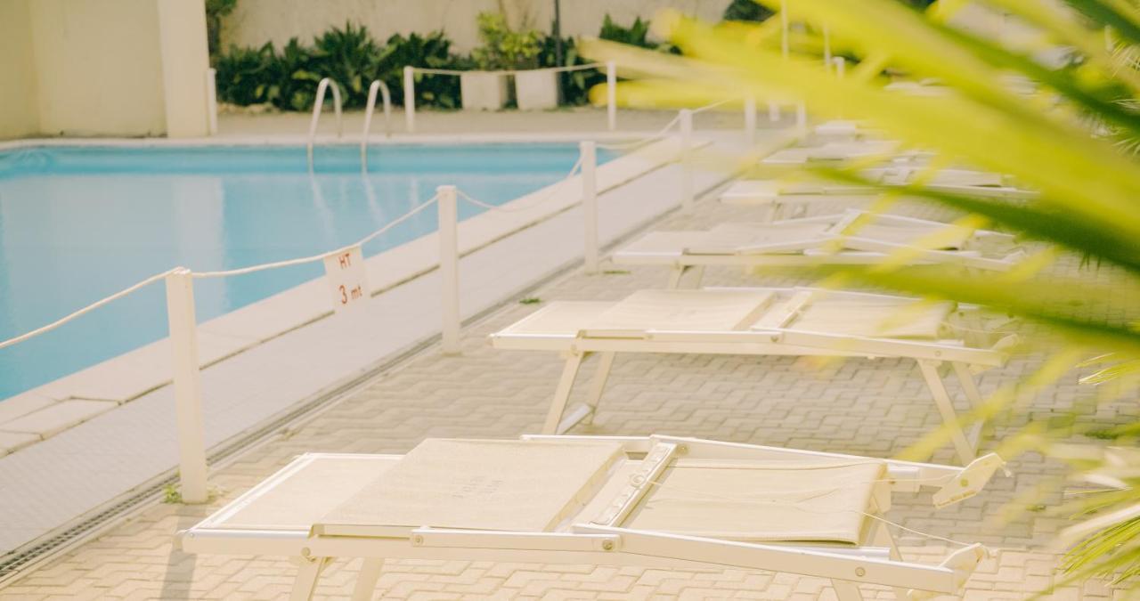 Hotel Beverly Римини Экстерьер фото