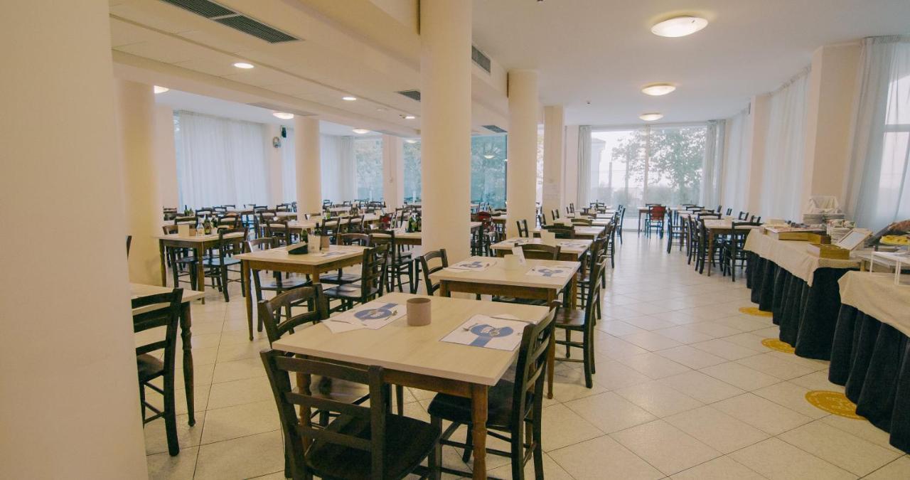 Hotel Beverly Римини Экстерьер фото