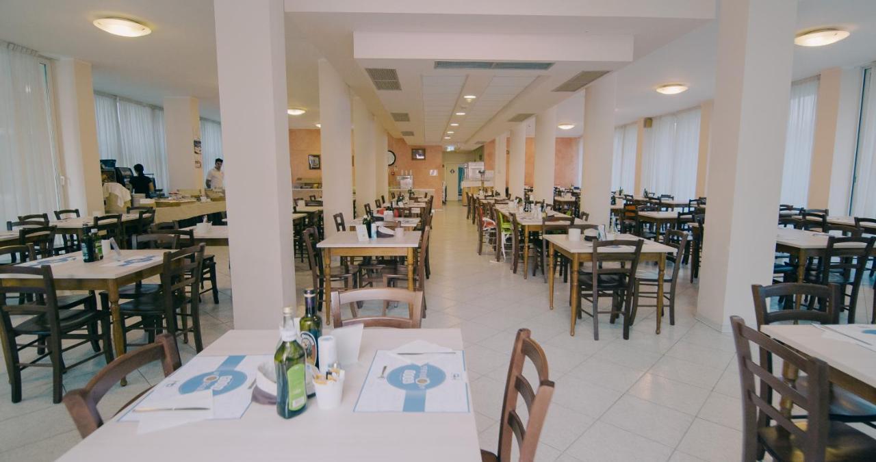 Hotel Beverly Римини Экстерьер фото