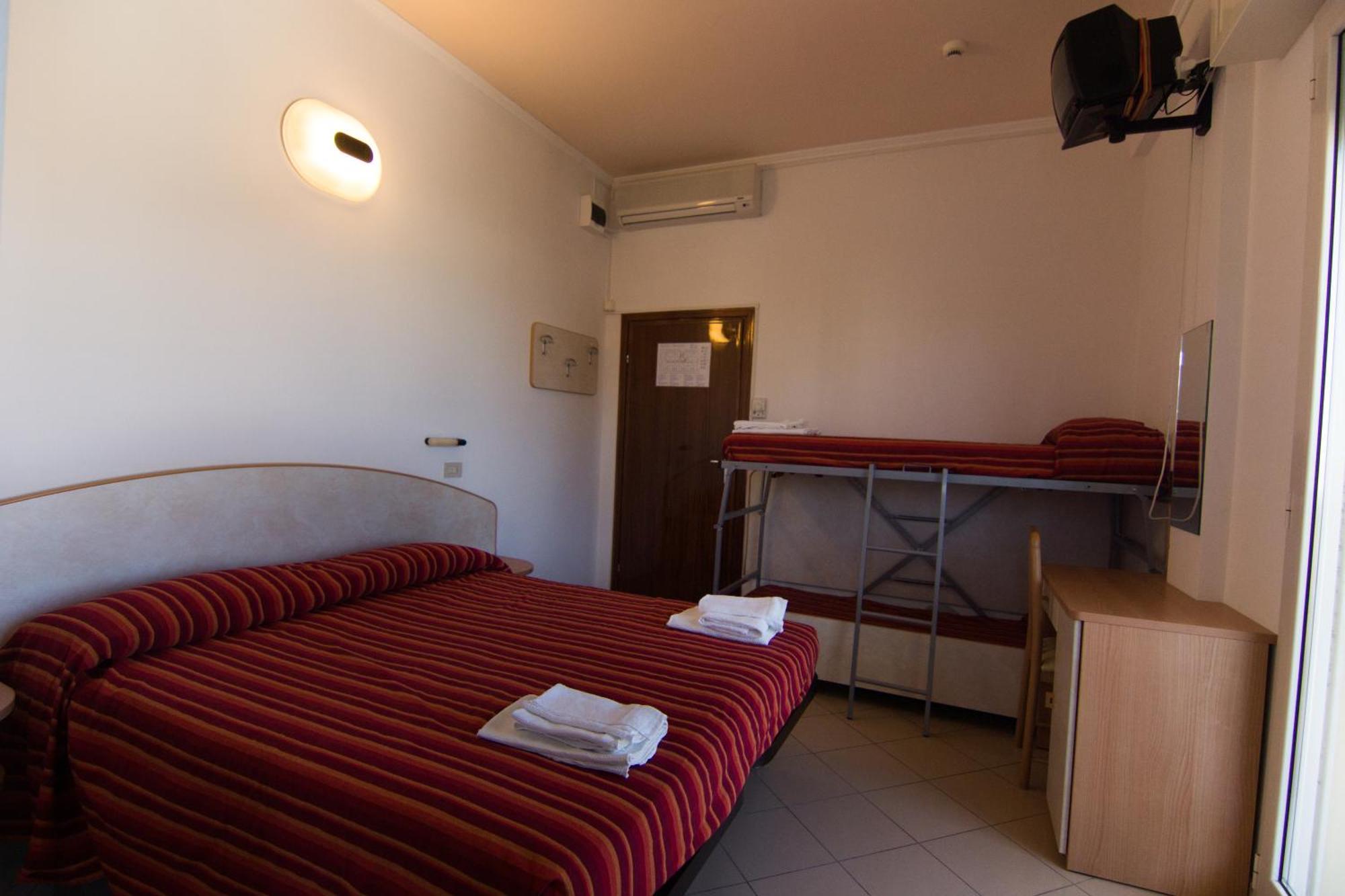 Hotel Beverly Римини Номер фото