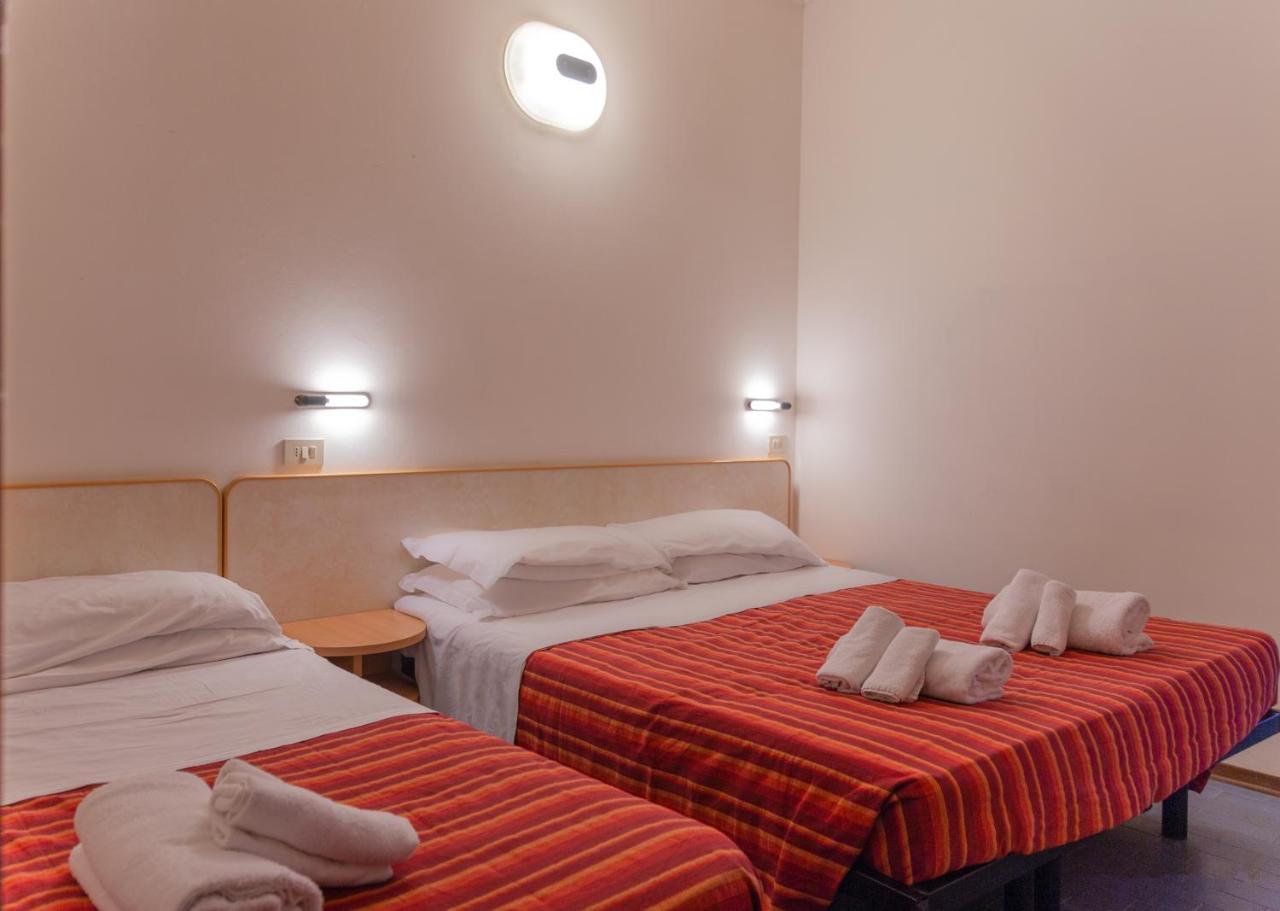 Hotel Beverly Римини Экстерьер фото