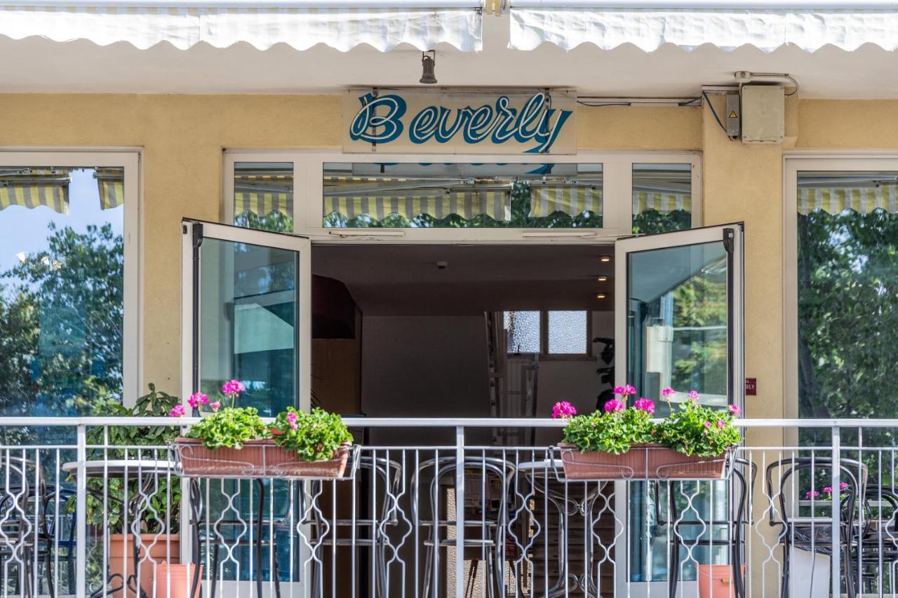 Hotel Beverly Римини Экстерьер фото